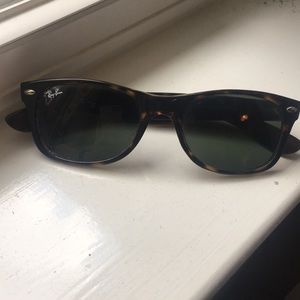 Tortoise shell Ray Ban sun glasses